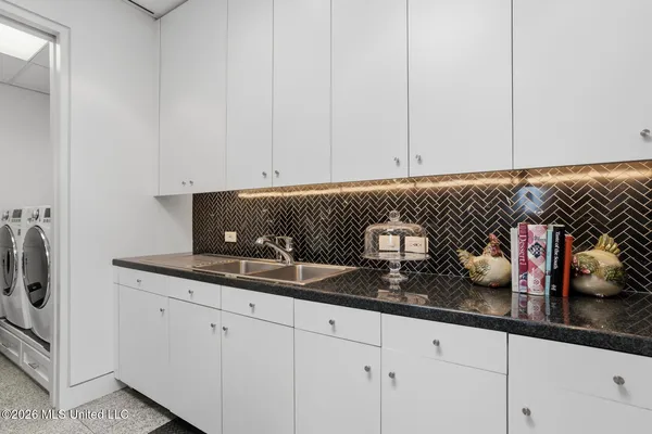 $715,000 | 1200 Meadowbrook Road, Unit 19, Jackson, MS 39206