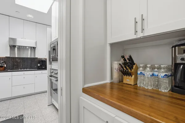 $715,000 | 1200 Meadowbrook Road, Unit 19, Jackson, MS 39206