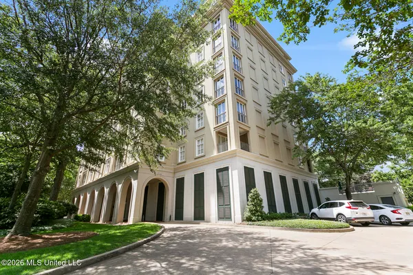 $715,000 | 1200 Meadowbrook Road, Unit 19, Jackson, MS 39206