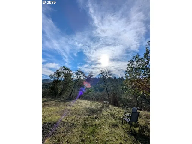 $129,000 | 1596 Southeast Douglas Avenue, Roseburg, OR 97470