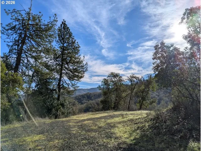 $129,000 | 1596 Southeast Douglas Avenue, Roseburg, OR 97470