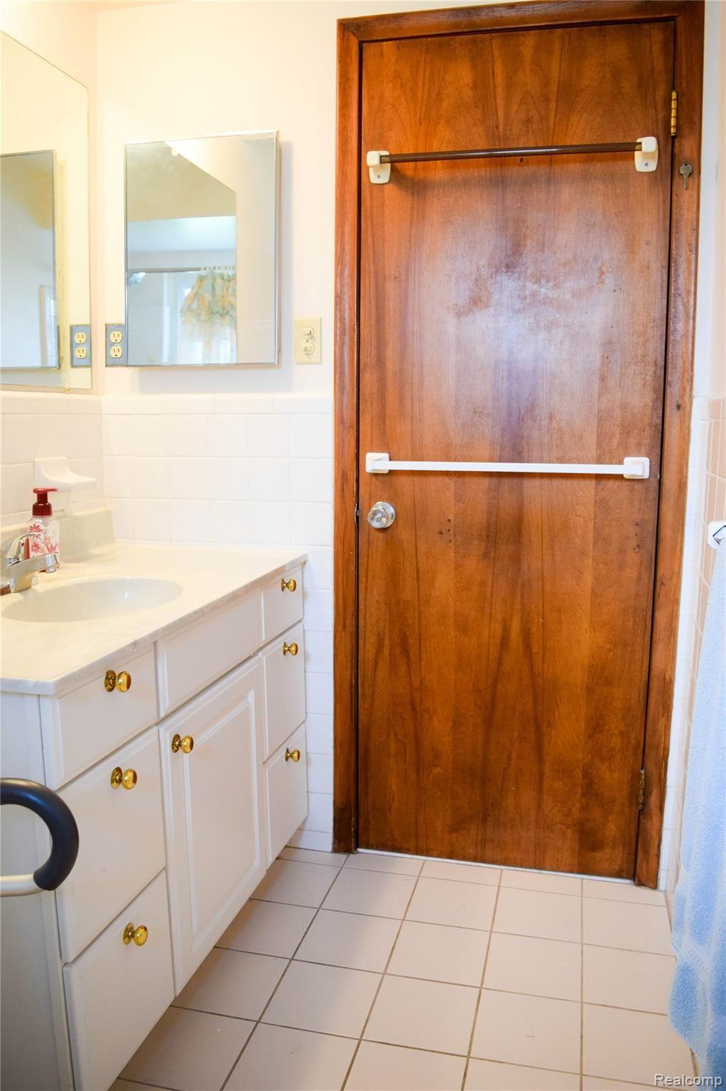 15899 Allen Road Southgate, MI 48195 - Photo 34 of 50 DSC_0123 (4).jpg