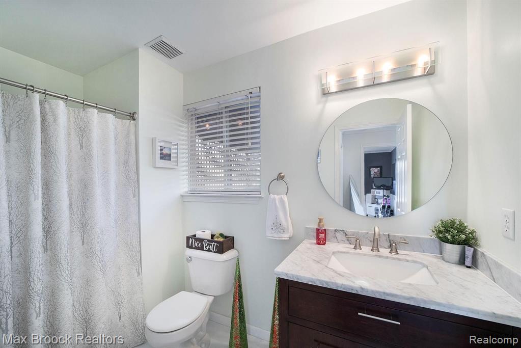 1862 Cambridge Road Berkley, MI 48072 - Photo 17 of 33
