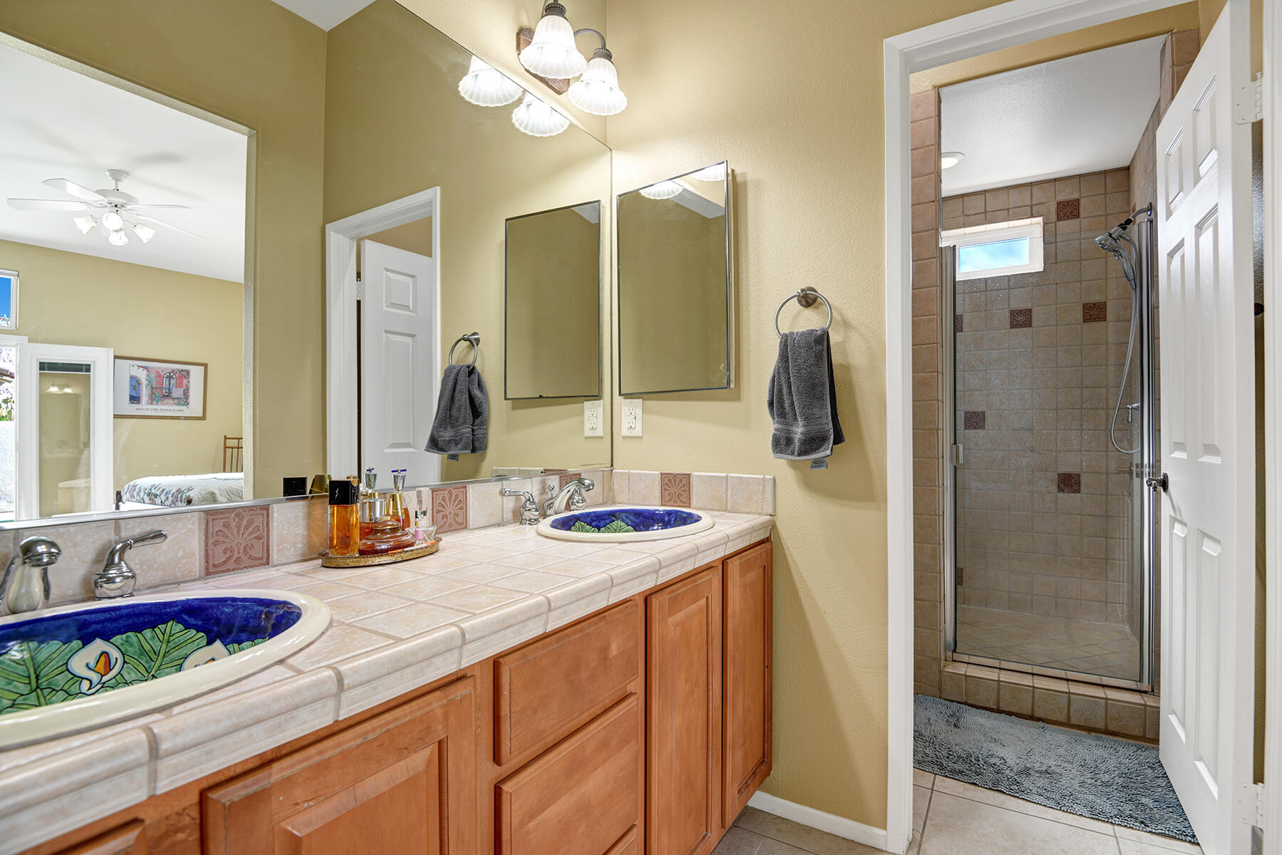 78595 Saguaro Road La Quinta, CA 92253 - Photo 20 of 30 a bathroom with a sink and a mirror
