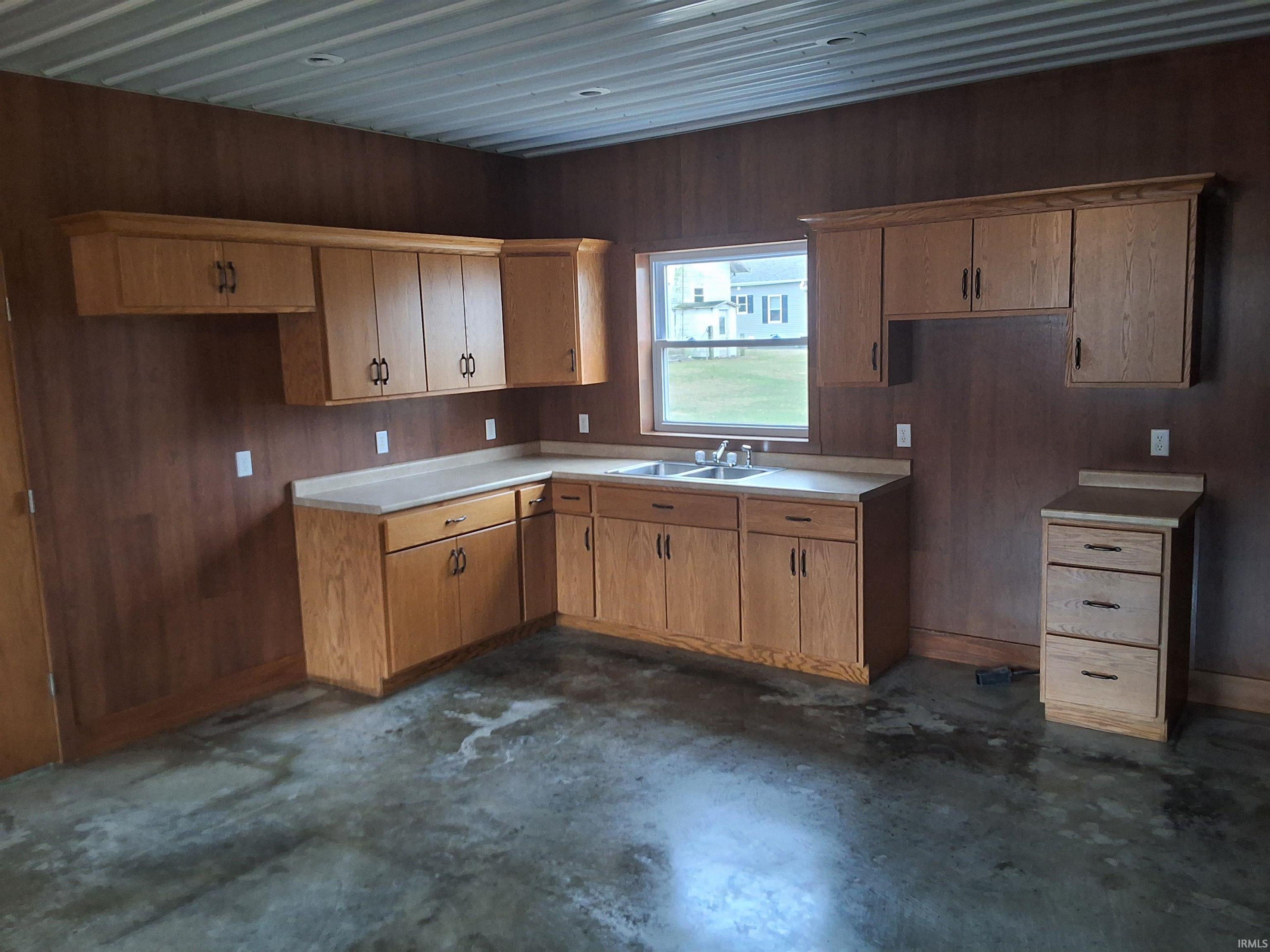927 Bloomfield Road Plainville, IN 47568 - Photo 3 of 16 Gallery Image 3