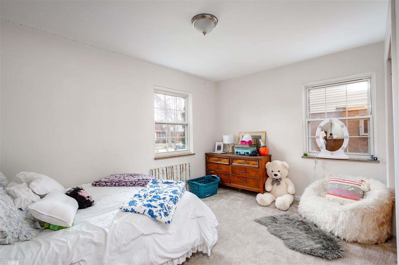 1992 Oxford Road Grosse Pointe Woods, MI 48236 - Photo 20 of 47