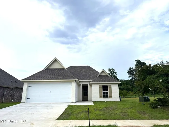 $302,800 | 6 Hedges Plantation Place, Natchez, MS 39120