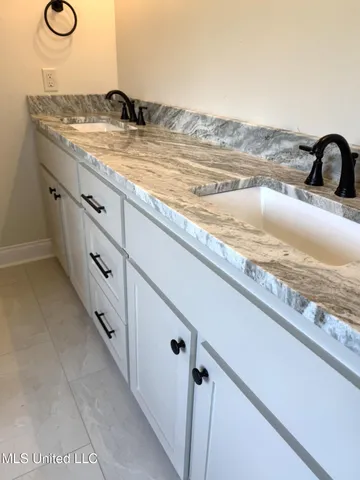 $302,800 | 6 Hedges Plantation Place, Natchez, MS 39120