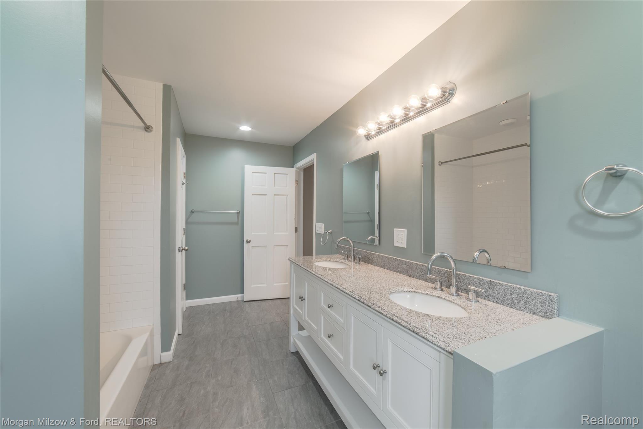 9519 Cedargrove Road Clarkston, MI 48348 - Photo 40 of 58 9515 Cedargrove-37.jpg