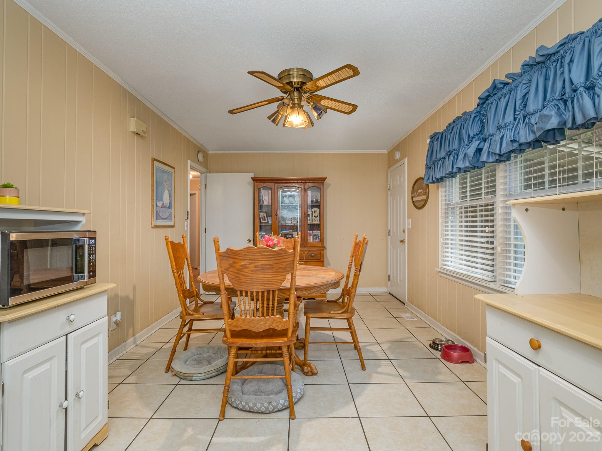 648 Blacksnake Road Stanley, NC 28164 - Photo 11 of 24 a dining room with furniture and window