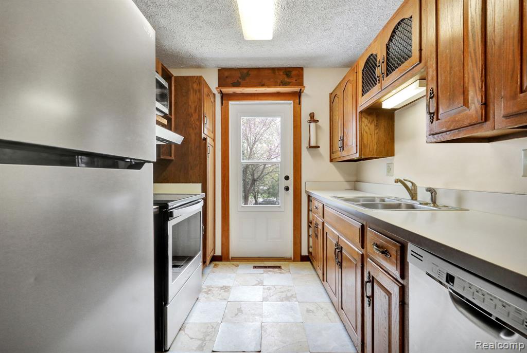 3305 Ridgefield Road Lansing, MI 48906 - Photo 11 of 46 Gallery Image 11