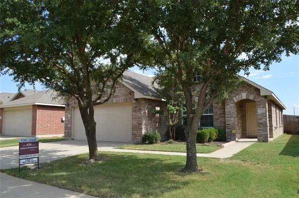 $1,950 | 1212 Amazon Drive, Fort Worth, TX 76247