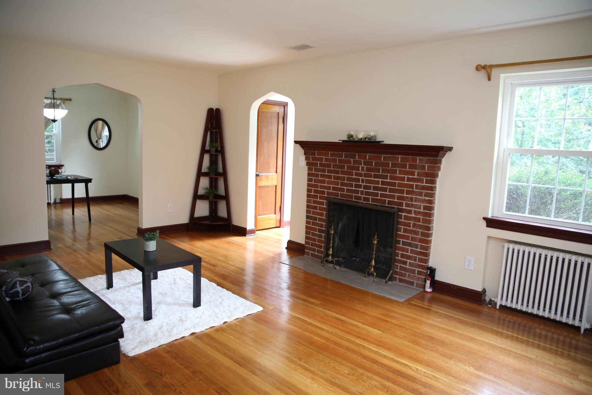 9007 Sudbury Road Silver Spring, MD 20901 - Photo 4 of 30 Living Room