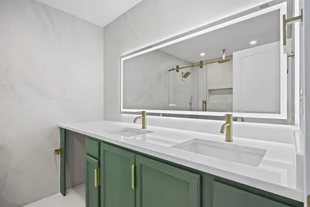 $525,000 | 1712 Hillcrest Lane, Austin, TX 78721