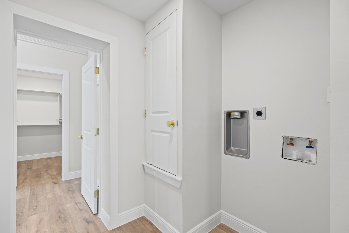 1712 Hillcrest Lane Austin, TX 78721 - Photo 20 of 25 a view of bathroom