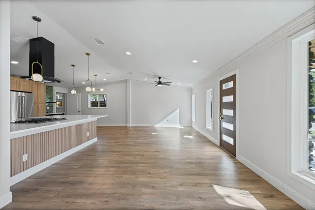 $525,000 | 1712 Hillcrest Lane, Austin, TX 78721