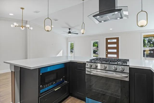 $525,000 | 1712 Hillcrest Lane, Austin, TX 78721