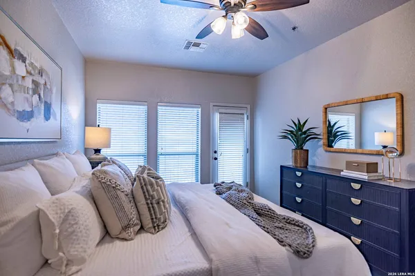 $325,000 | 20 Tapatio Drive East, Unit 102, Boerne, TX 78006
