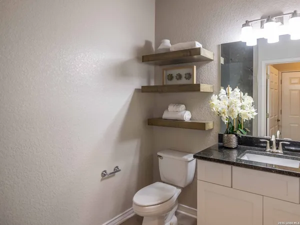 $325,000 | 20 Tapatio Drive East, Unit 102, Boerne, TX 78006