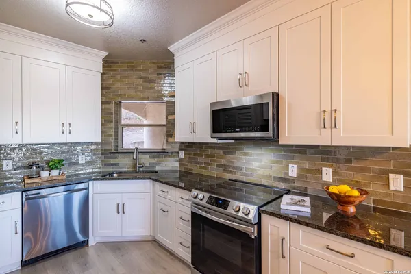 $325,000 | 20 Tapatio Drive East, Unit 102, Boerne, TX 78006