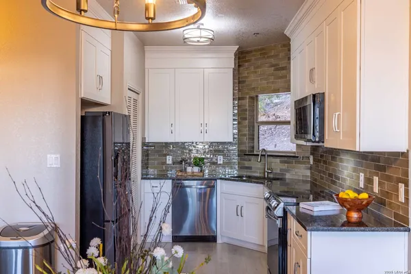 $325,000 | 20 Tapatio Drive East, Unit 102, Boerne, TX 78006