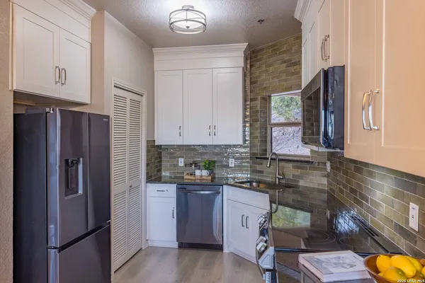 $325,000 | 20 Tapatio Drive East, Unit 102, Boerne, TX 78006