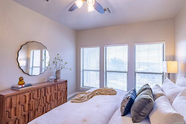 $325,000 | 20 Tapatio Drive East, Unit 102, Boerne, TX 78006