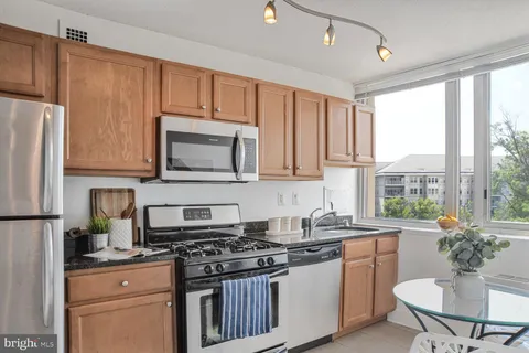 $430,000 | 1220 Blair Mill Road, Unit 605, Silver Spring, MD 20910