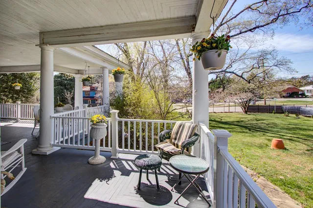 $310,000 | 401 King Street, Keysville, VA 23947