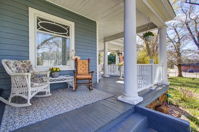 $310,000 | 401 King Street, Keysville, VA 23947