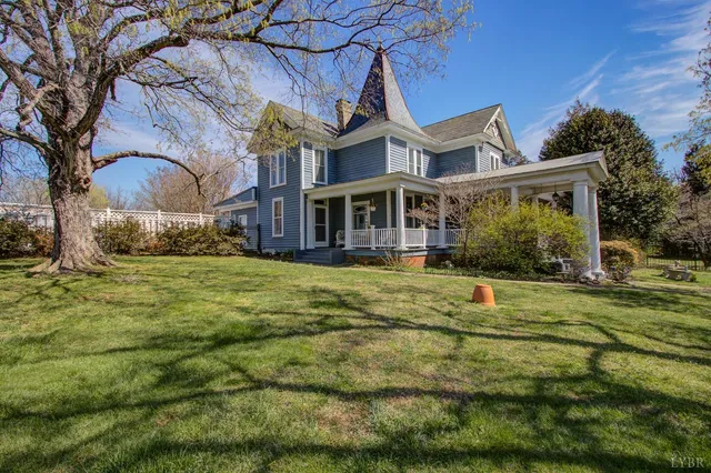 $310,000 | 401 King Street, Keysville, VA 23947