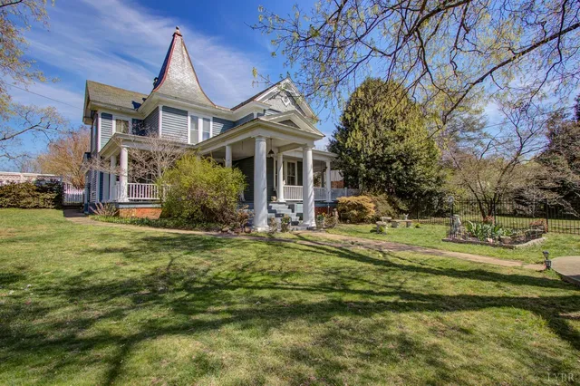 $310,000 | 401 King Street, Keysville, VA 23947