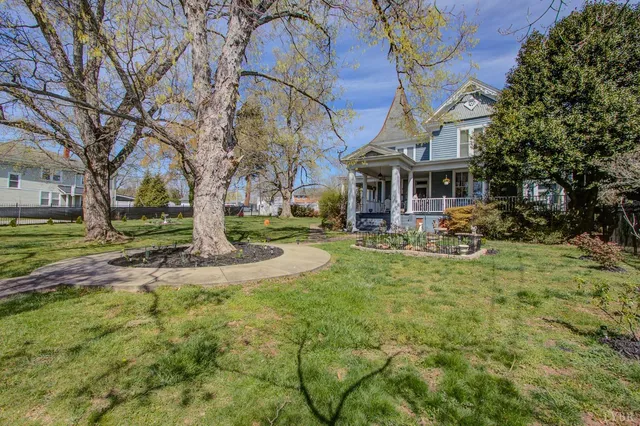 $310,000 | 401 King Street, Keysville, VA 23947