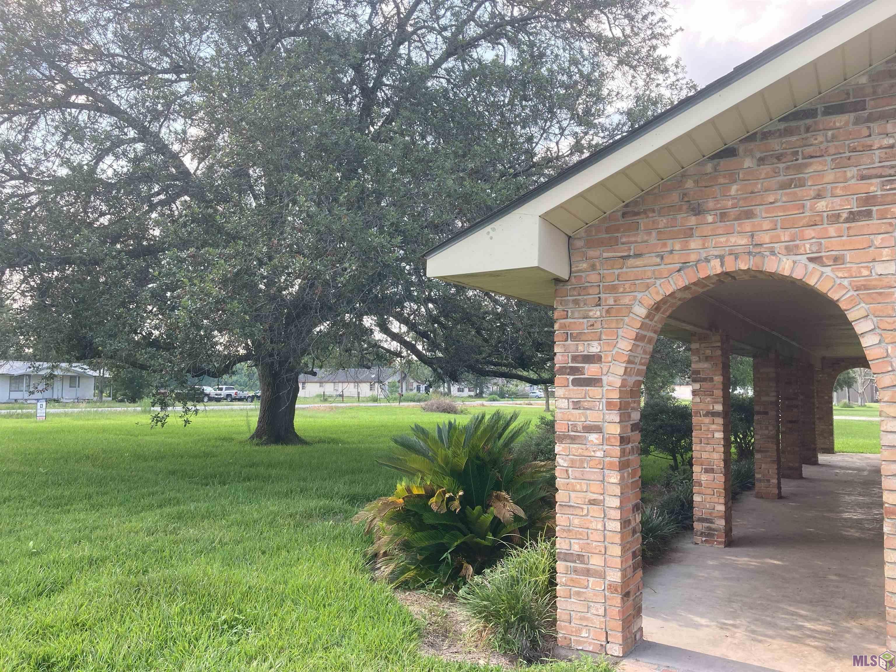 16224 Joe Sevario Road Prairieville, LA 70769 - Photo 4 of 31 Gallery Image 4