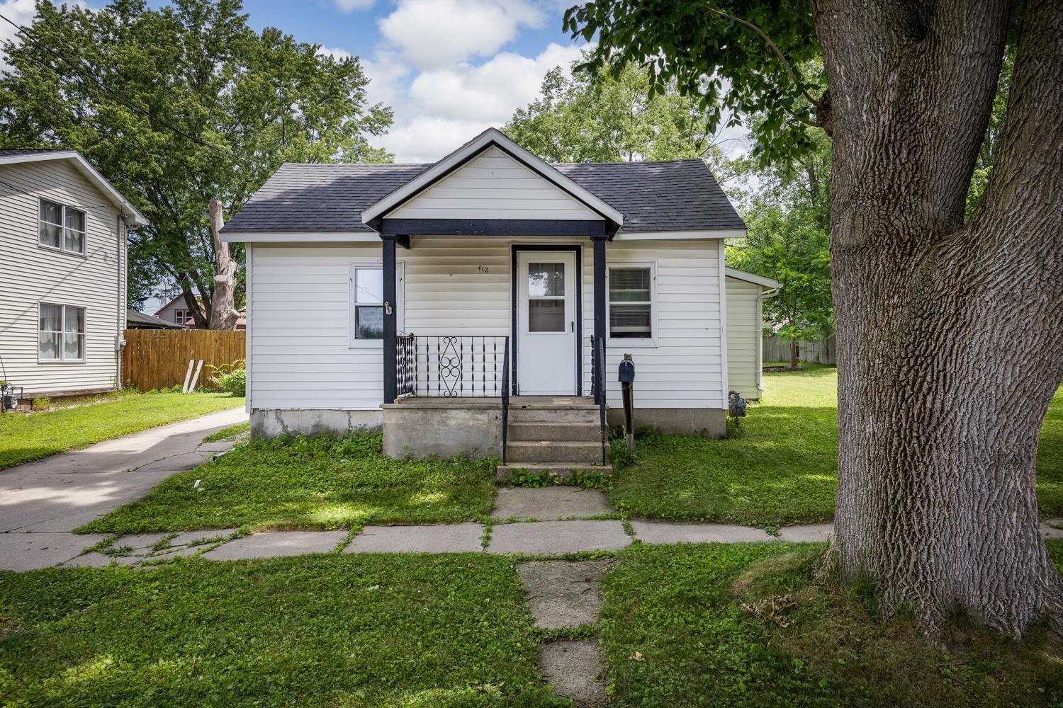 412 Clarence Street Fort Atkinson, WI 53538 - Photo 2 of 26