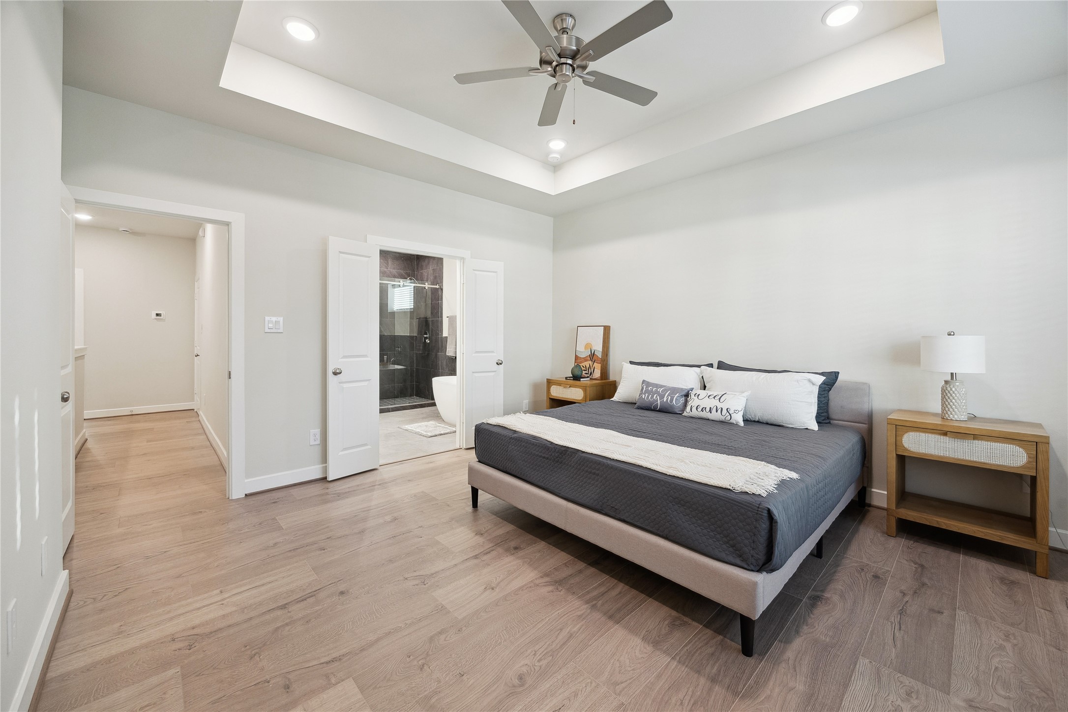 3061 Hicks Street Houston, TX 77007 - Photo 15 of 20
Representative photo. Layout and selections may vary.