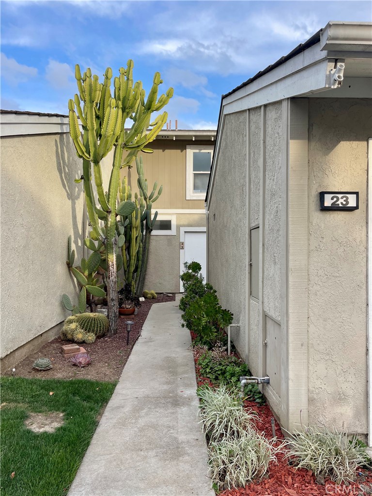 23 Sunfish, Unit 33 Irvine, CA 92604 - Photo 2 of 32 a front view of a house with garden