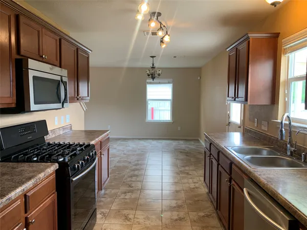$2,100 | 18317 Great Falls Drive, Manor, TX 78653