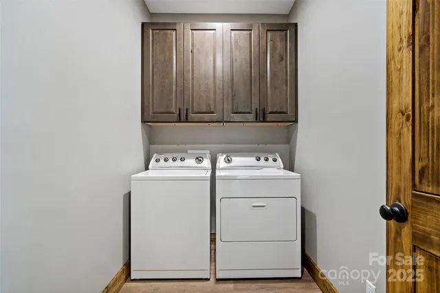 a view of empty room with window