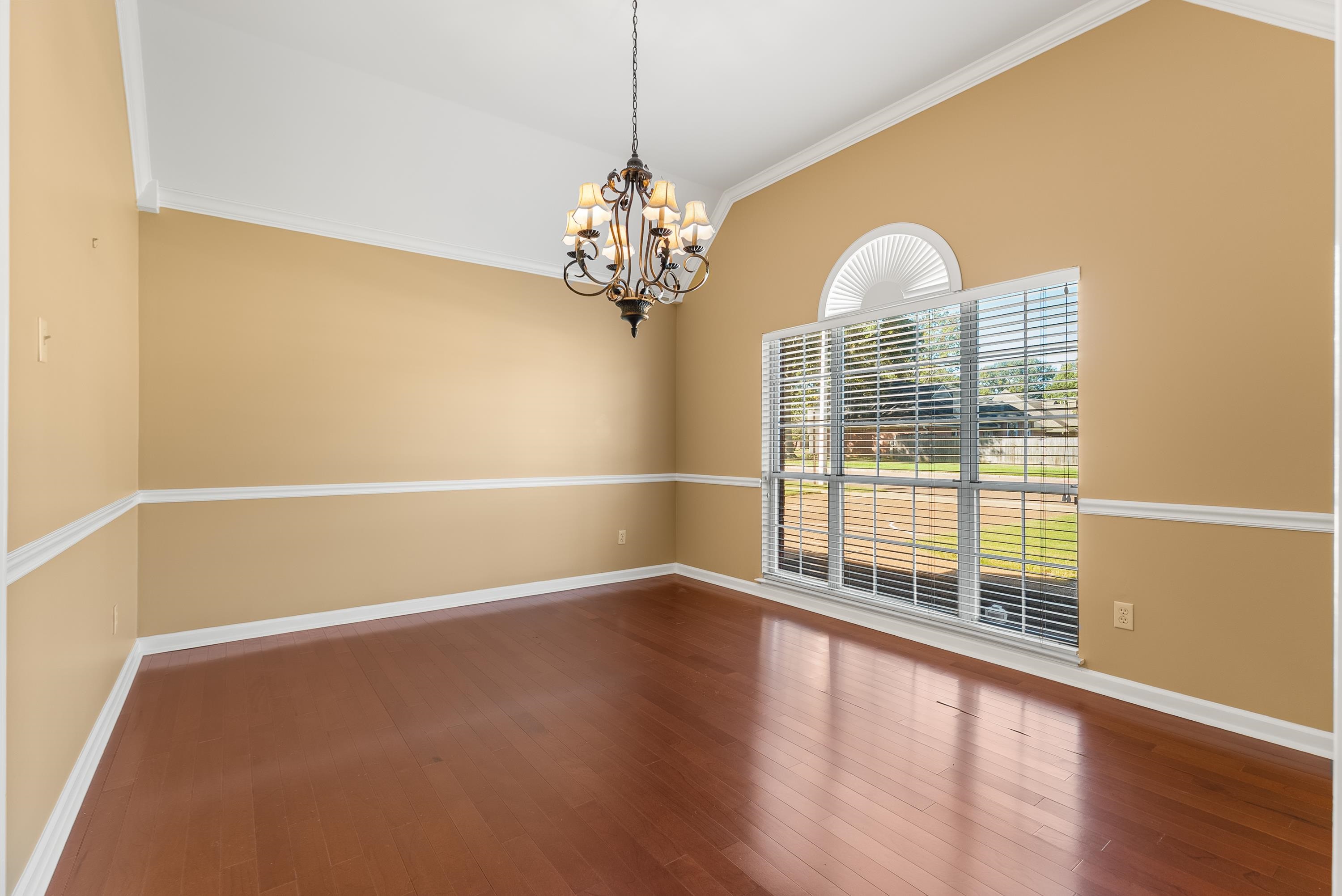 978 Sugar Lane Collierville, TN 38017 - Photo 3 of 14 a view of livingroom with window