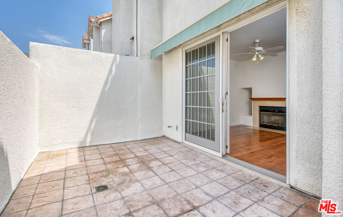 2333 Oak Street, Unit 2 Santa Monica, CA 90405 - Photo 18 of 30 a view of a hallway with wooden floor and a refrigerator