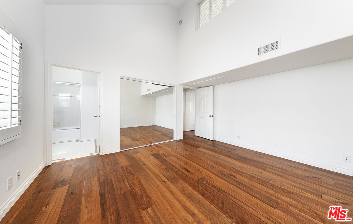 2333 Oak Street, Unit 2 Santa Monica, CA 90405 - Photo 27 of 30 a view of empty room with wooden floor and fan