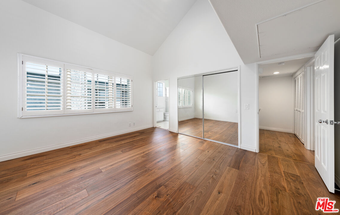 2333 Oak Street, Unit 2 Santa Monica, CA 90405 - Photo 28 of 30 an empty room with wooden floor and windows