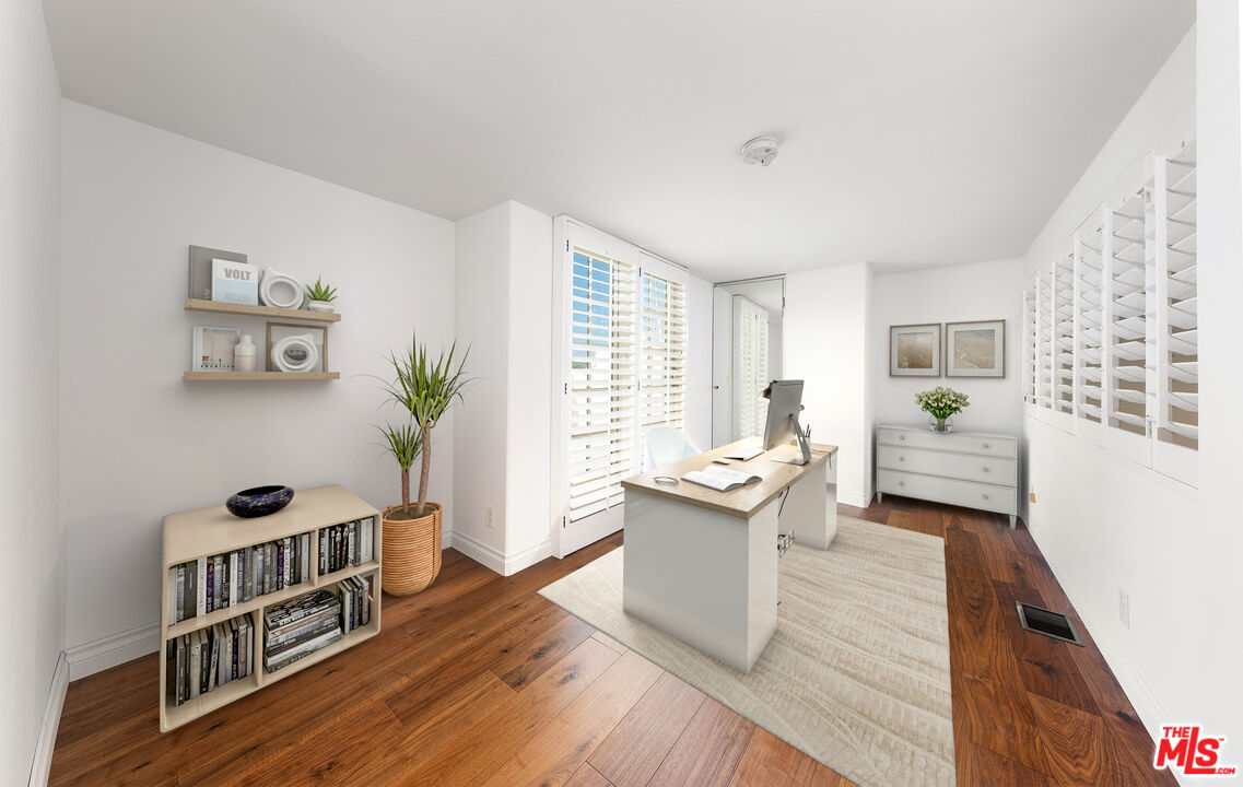 2333 Oak Street, Unit 2 Santa Monica, CA 90405 - Photo 6 of 30 a living room with furniture and a window