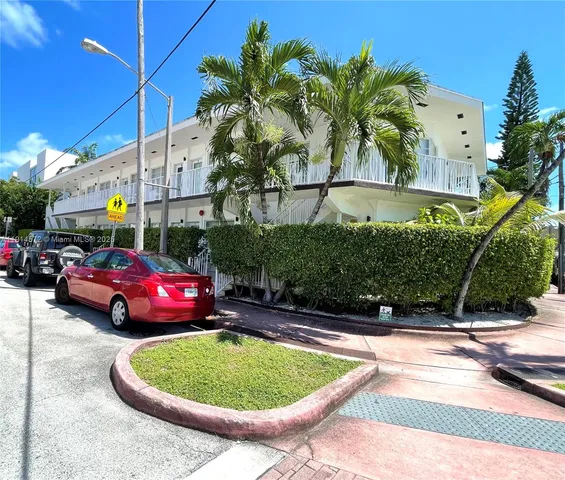 $1,890 | 620 76th Street, Unit 8, Miami Beach, FL 33141