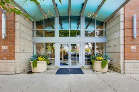 $3,500 | 933 West Van Buren Street, Unit 304, Chicago, IL 60607