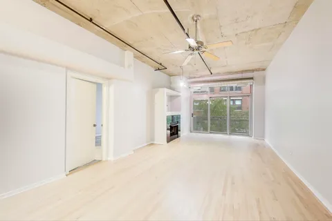 $3,500 | 933 West Van Buren Street, Unit 304, Chicago, IL 60607