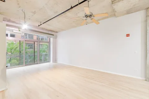 $3,500 | 933 West Van Buren Street, Unit 304, Chicago, IL 60607