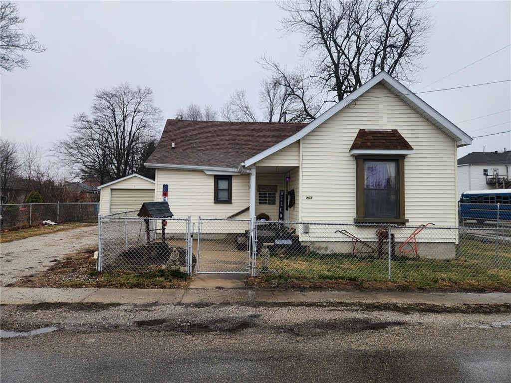 203 Huffman Street Georgetown, IL 61846 - Photo 1 of 9