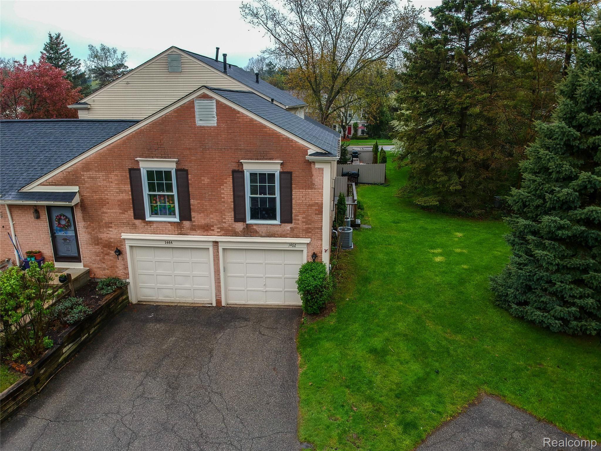 1462 Knights Ridge Court Rochester, MI 48306 - Photo 3 of 49 Garage 2.jpg